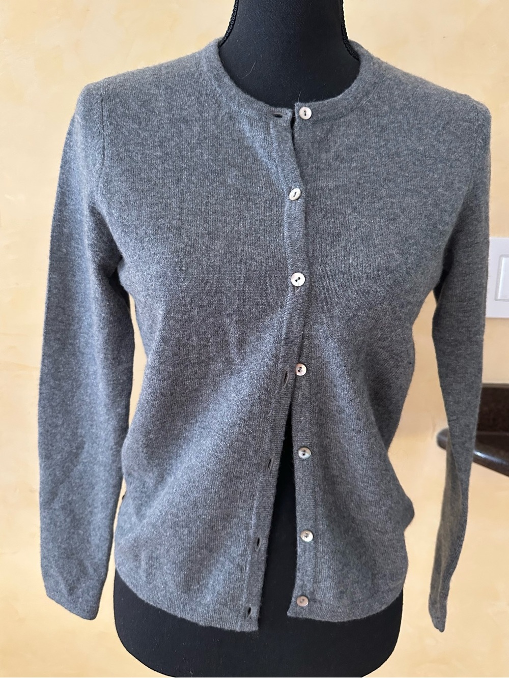 Women's Gray Crewneck Button-Up Knit Cardigan 100% Cashmere